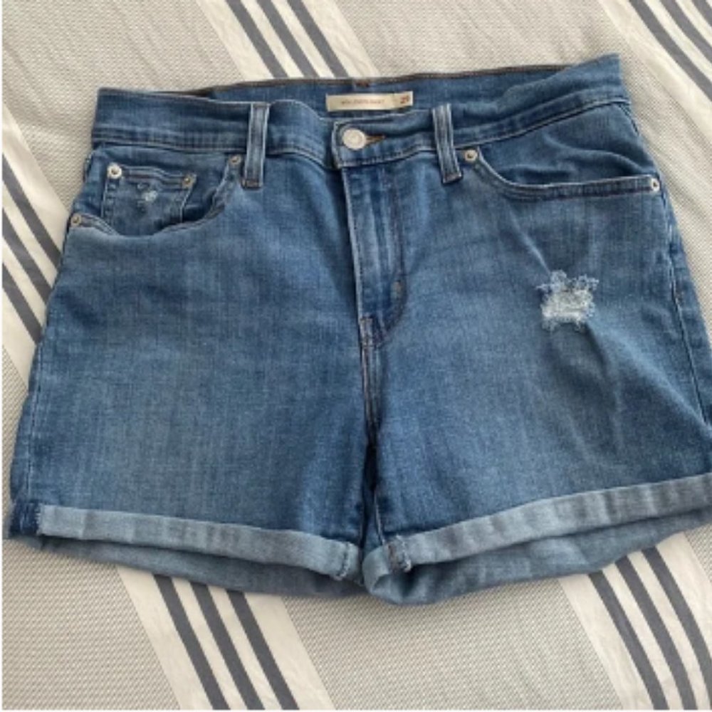 Women’s Levi shorts